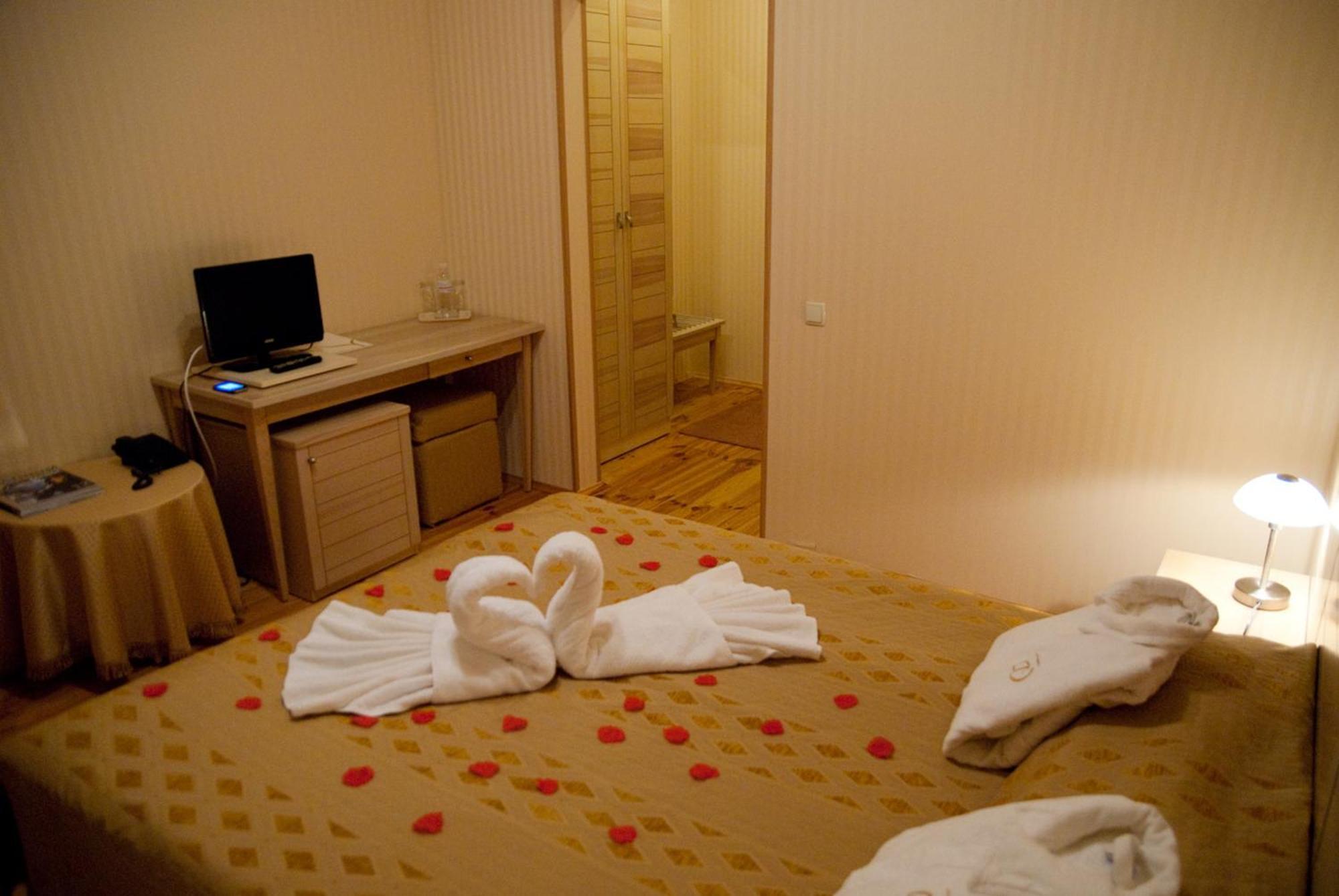 Seasons Spa Boutique Hotel Kozyn Dış mekan fotoğraf