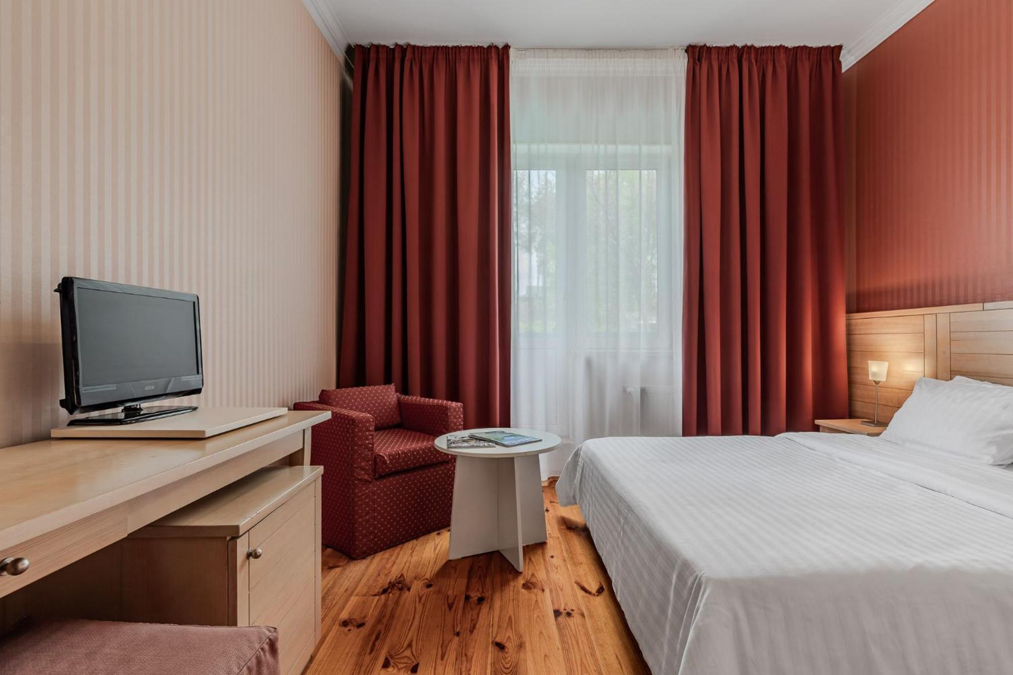 Seasons Spa Boutique Hotel Kozyn Dış mekan fotoğraf