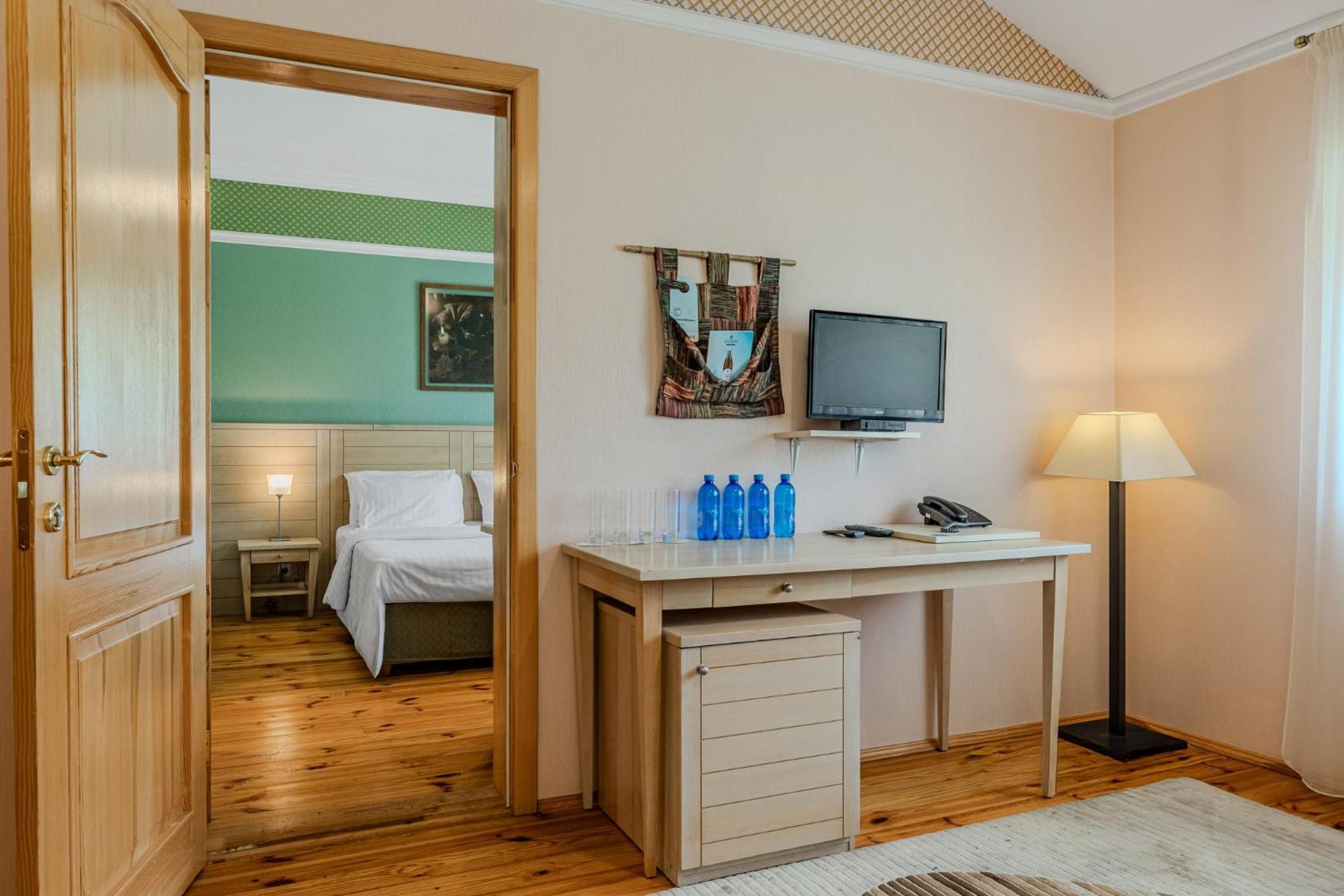 Seasons Spa Boutique Hotel Kozyn Dış mekan fotoğraf