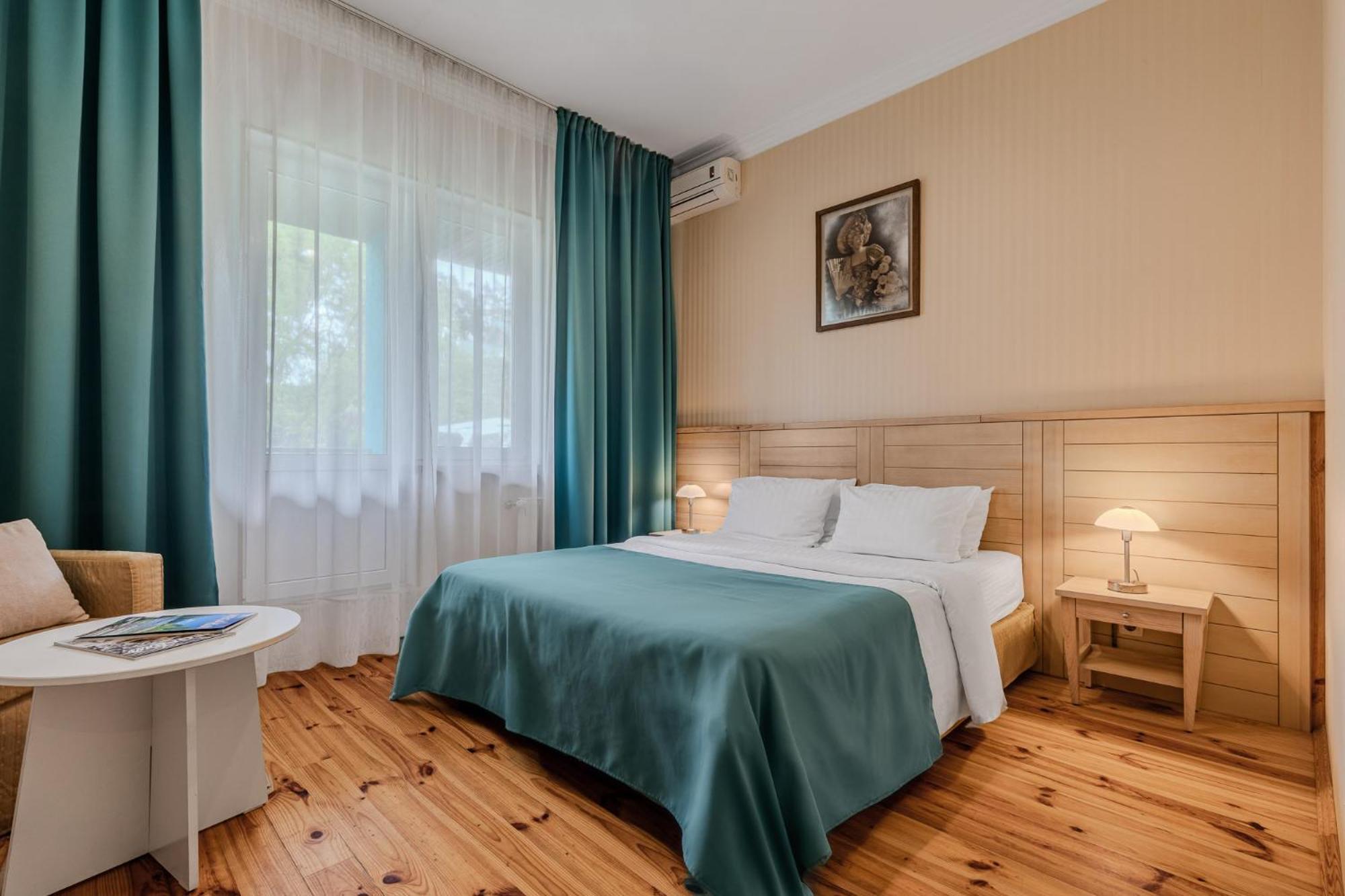 Seasons Spa Boutique Hotel Kozyn Dış mekan fotoğraf