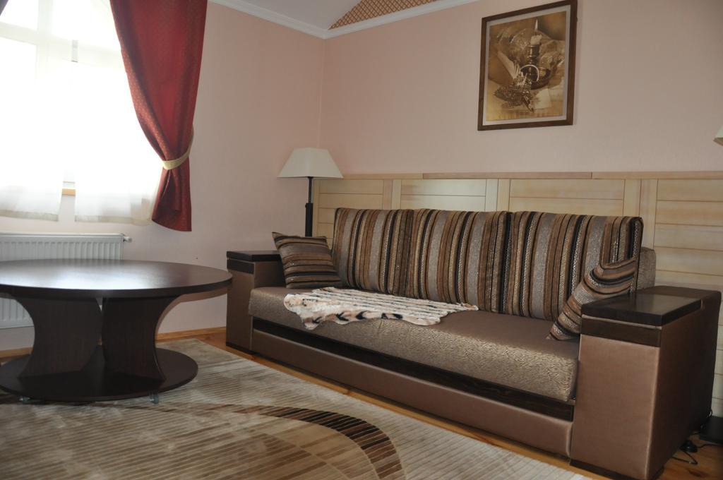 Seasons Spa Boutique Hotel Kozyn Dış mekan fotoğraf