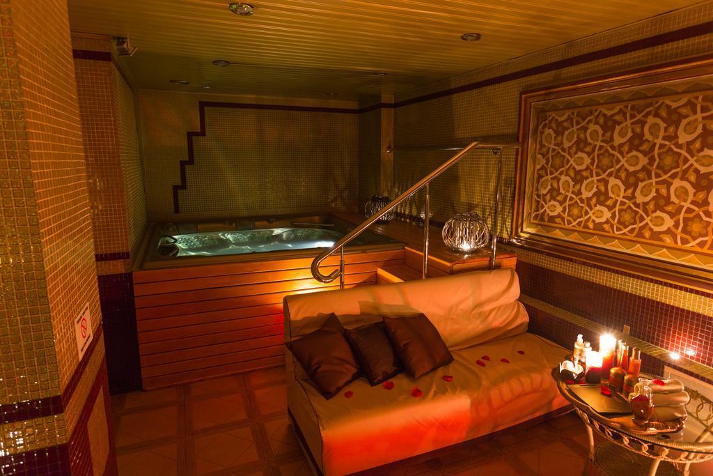Seasons Spa Boutique Hotel Kozyn Dış mekan fotoğraf